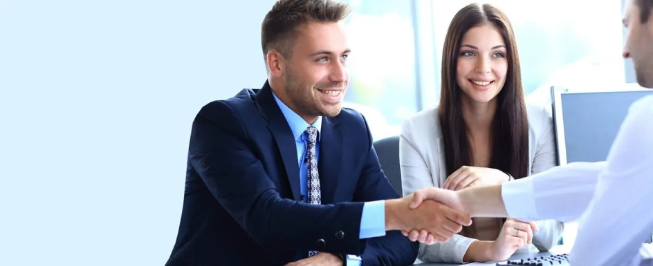Visitor visa expert in Lahore helping client apply for Canada