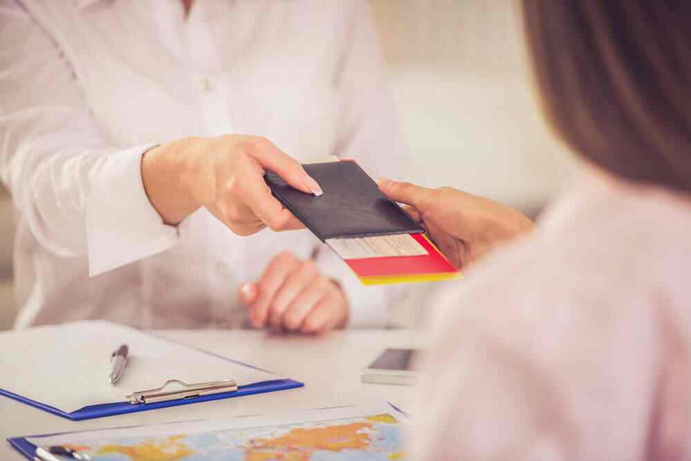 Canada tourist visa agent helping client in Karachi