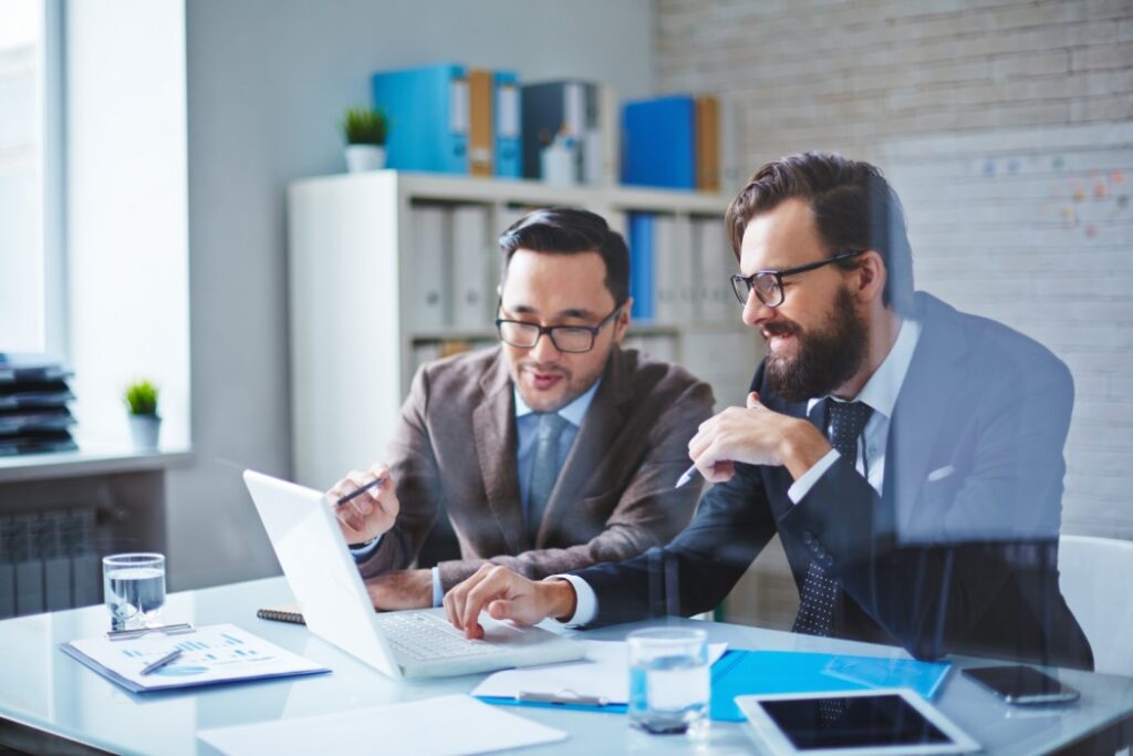 Canada visa consultant guiding client in Karachi