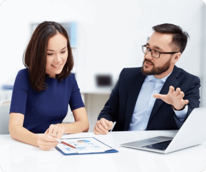 Immigration consultant in Karachi helping client with Canada visa